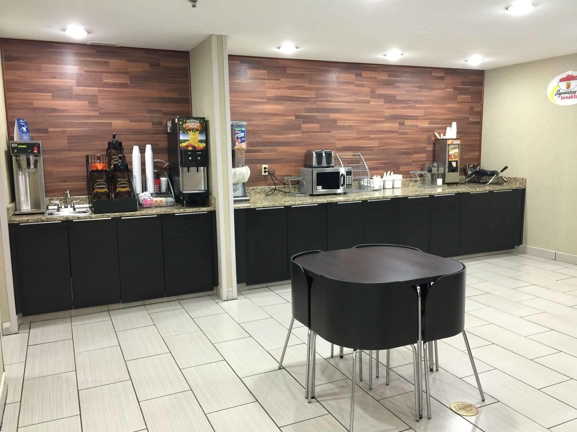 麦迪逊东速8酒店 外观 照片